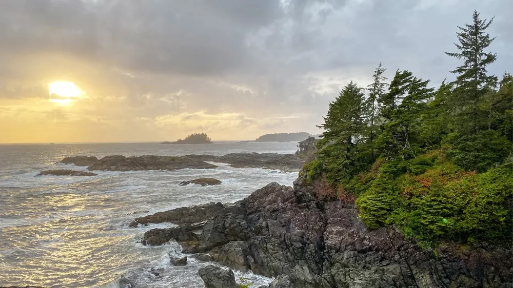 Tofino Sunrise looking out at ocean and cliffs